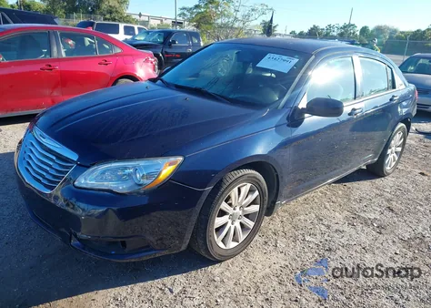 2013 Chrysler 200 Touring z USA, uszkodzony, nr VIN 1C3CCBBB3DN593297